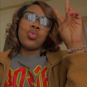 Meet your Posher, Jeanine